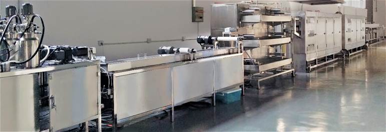 厨房的摆设布局  中度可信度描述已自动生成